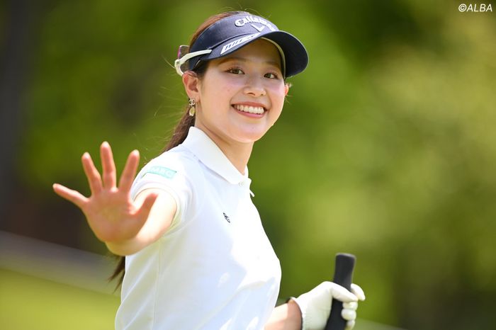 吉田鈴がマンゴーパフェでリフレッシュ！ リランキングリストも首位を快走、ツアー初優勝に向けてファンの期待も膨らむ