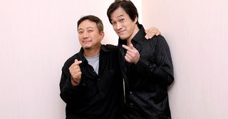 『破墓／パミョ』チャン・ジェヒョン監督と“ヤバいもの”役の小山力也が日本で再会！「日本でナンバーワンの声優が必要だった」