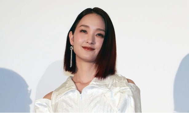 剛力彩芽、ヘルシーな肌見せ×ツインテールのギャップある“私服”姿に「なんでそんな自然に魅力出せるの？」と反響
