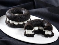 ローソン“黒と白”のスイーツ発売！黒い「チョコミント」など全7種類