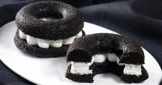 ローソン“黒と白”のスイーツ発売！黒い「チョコミント」など全7種類