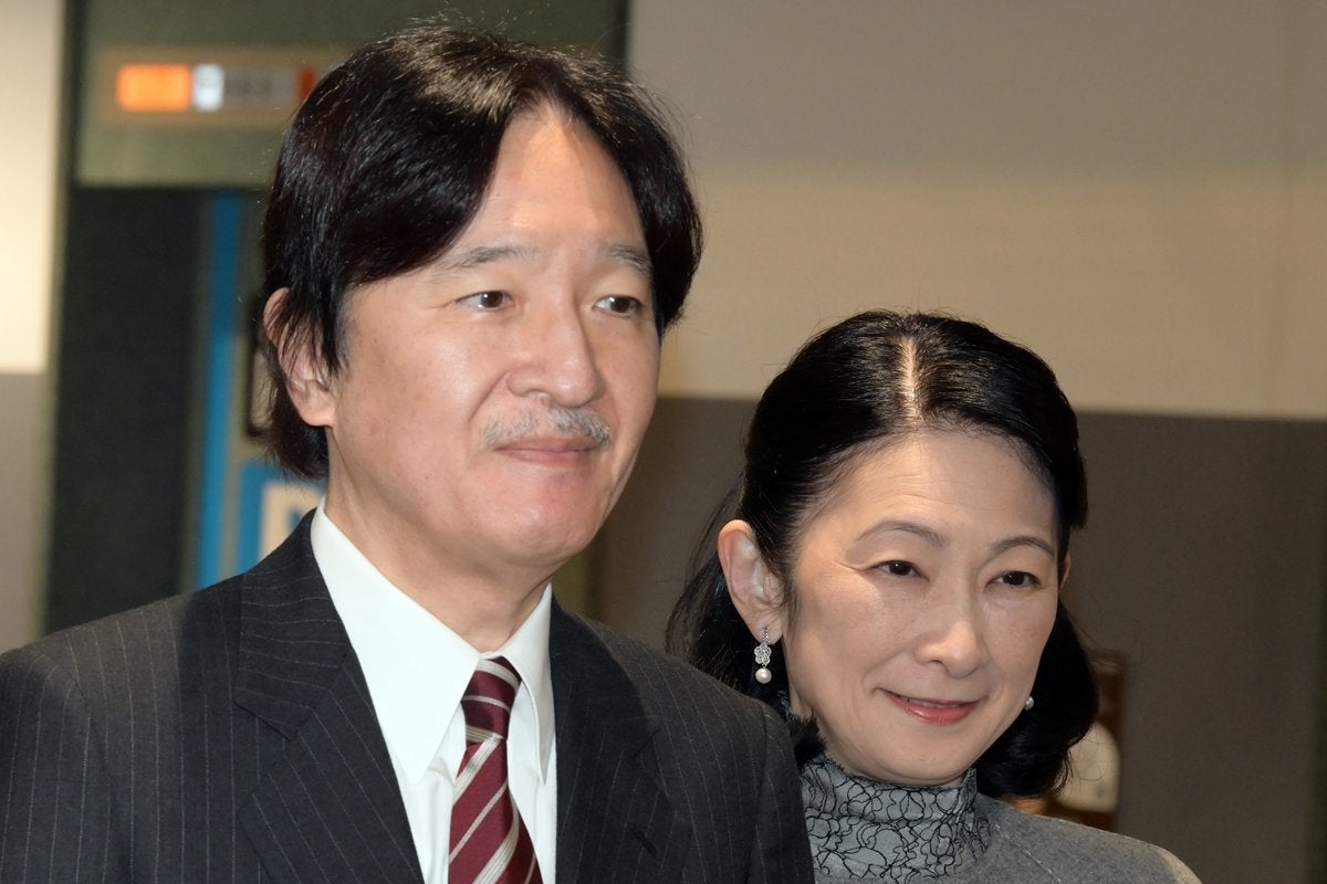 「顔色が悪い」と心配の声も…秋篠宮さま天皇皇后両陛下のお出迎えで再び見せられた“能面のような無表情”が波紋