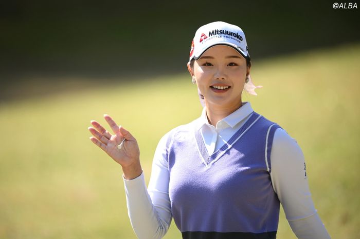 セキ・ユウティンが前髪を下した激レアショットを披露！ 愛犬・福宝とのツーショットに「どっちもかわいい」の声殺到