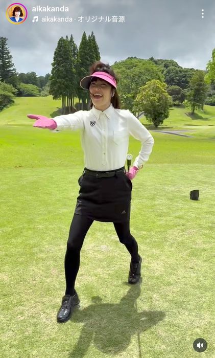 ティショットで大ダフりからのチョロ！ 飛び跳ねて悔しがる女子アナにファンは「アハハ、かわいいです」