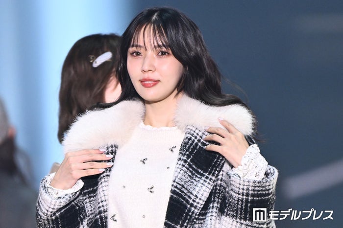 元櫻坂46小林由依、ボアコート＆ロングスカートで上品ルック「大人っぽい」「かっこよくて綺麗」の声【TGC2026A/W】