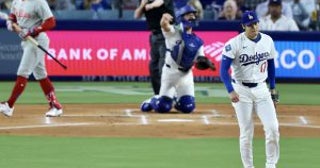 「シュワーバーが本塁打王なのに…」大谷翔平への不満噴出。フィリーズファンが納得できない“満票MVPの記憶”