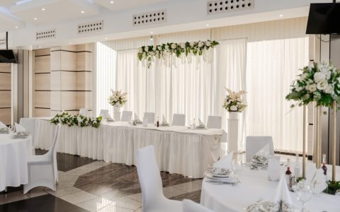 友人の結婚式、ご祝儀「3万円」は高いので「2万円（お札3枚：一万円1枚、五千円2枚）」にしたいのですが、非常識だと思われますか？