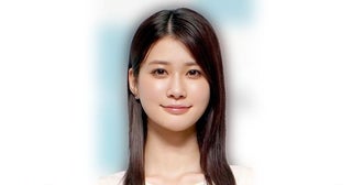 生見愛瑠、ピンクシャツ×デニムパンツのカジュアル先生コーデに「親しみ感じる」「めっちゃかわいい」の声＜GTO＞