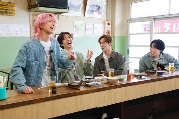 佐久間大介＆渡辺翔太＆宮舘涼太、お酒も入りぶっちゃけトーク連発実の祖母登場の衝撃サプライズも＜Snow Man 佐久間 渡辺 宮舘の江戸川会＞