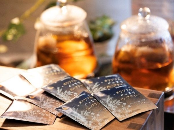 スーパーホテル、「オリジナルぐっすりハーブティー」導入全国のウェルカムラウンジで夜間提供