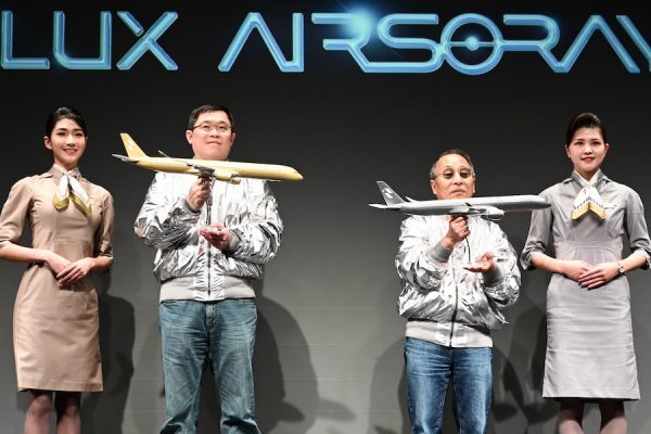 スターラックス航空、A350-1000特別塗装機「AIRSORAYAMA」発表空山基氏とコラボ