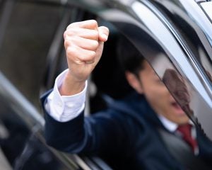 「面接に遅刻しそうで、あおり運転してしまって…」面接会場についた男性が「不合格を確信した」ワケ