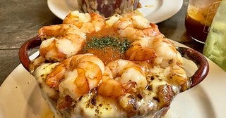 大ぶりのエビ×とろけるチーズ×濃厚ソースの三重奏！「海老のボルケーノパスタ」がアークラウンジで期間限定販売