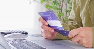 「使ってない口座」の管理費用って本当に発生するんですか？ 昔の口座を「5年間」放置しています。