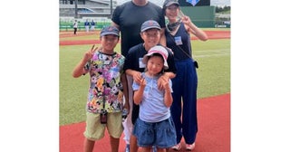  小原正子、子どもたちと元メジャーリーガーの夫の選手姿を初観戦 