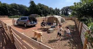 日本一暑い街にあるキャンプ場が猛暑を逆手に取る!?家族＆愛犬もずぶ濡れで笑う「サマーナイトキャンプ」を開催