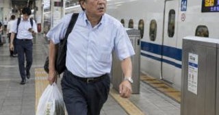 「開けろよ。ふざけるな」と絶叫、駅員に掴みかかろうとして…「新幹線に乗り遅れた」50代男性の末路／新幹線は1本あたり何分しか遅れていないのか調べてみた