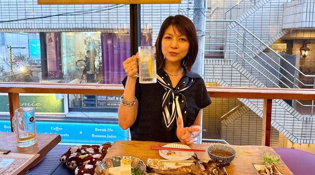 飯島直子、地元・綱島のご当地サワーに大喜びグイグイPRして店内に“ブーム”を巻き起こす＜飯島直子の今夜一杯いっちゃう？＞