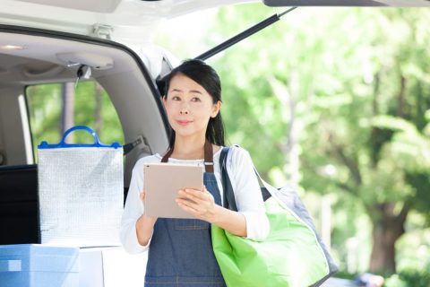年金額を増やすために扶養から外れて働こうと思っています。50歳から月20万円稼いだ場合、年金の増加額はどのくらい期待できるのでしょうか？