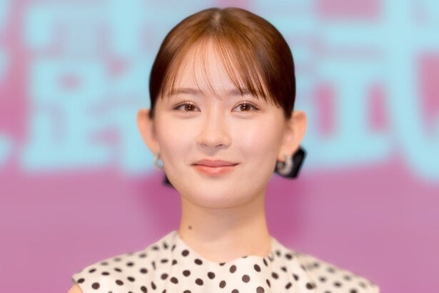 懐かしい思い出写真のよう…畑芽育、実家感あふれる“ゆるふわ”姿に「メッチャかわいい」「かわい過ぎ」