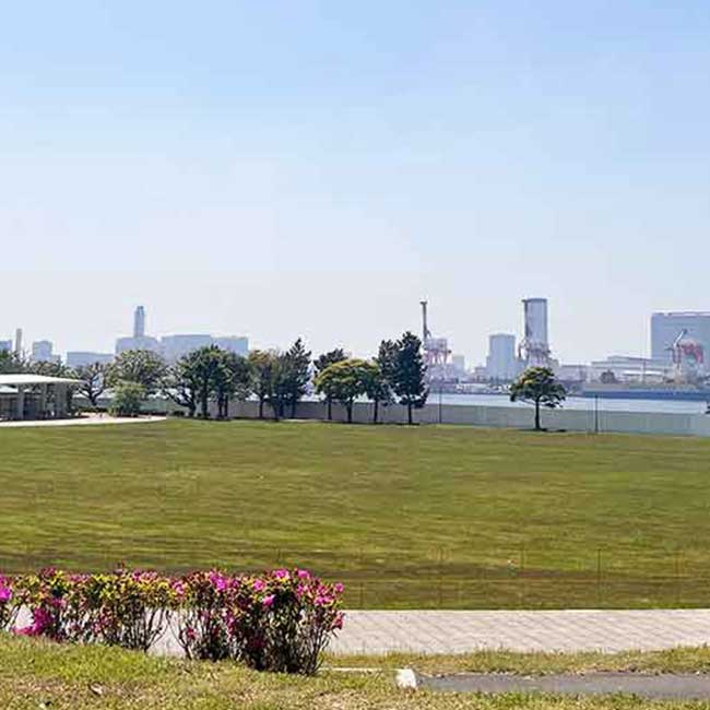 お台場の海を臨む「都立潮風公園バーベキュー場」で潮風とともにBBQやサンセットを堪能【東京・台場（品川区）】