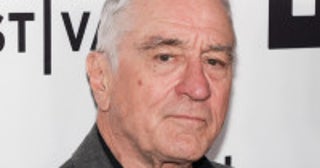 トランスジェンダー告白したロバート・デ・ニーロの娘、父から惜しみない支援を受けている