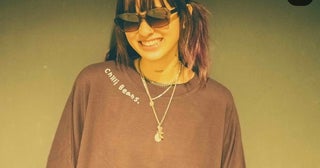 《ゴリゴリタトゥー全開》『じゃあつく』女性歌手の最新ビジュに驚きの声…デビュー時から“別人級”変化