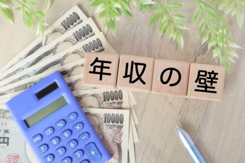 パート先で「12月はシフト多く入って」と頼まれ“月給10万円”超えそうです。年収が「130万円」いかなければ、1ヶ月だけ給与が増えても大丈夫ですか？ 扶養内で働く条件とは