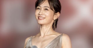 綺麗なデコルテに煌めくジュエリー…前田敦子、美しすぎる黒のドレス姿に「スタイル良くてすごく綺麗」の声