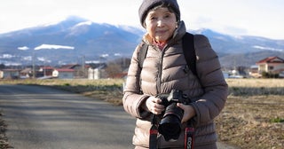 防護服を着て被災地の写真を撮り続ける83歳主婦「復興の掛け声から取り残された人がいる現実伝えたい」