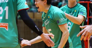 【男子バレー】熱きトップブロッカー、西本圭吾が「夢だった」故郷の新天地で早くも躍動