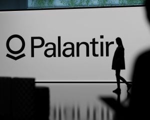 パランティア、OpenAI、アンソロピック…巨大AI企業が客の会社にエンジニアを送り込む“真の狙い”。あなたの仕事を「楽にするため」ではない恐怖