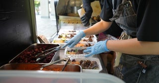 被災地に“温かい食事”を提供、全国から駆け付けられる…災害が起きたときの「キッチンカー」が担う役割とは？