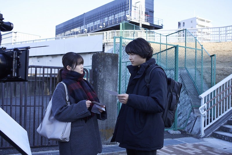 松村北斗＆今田美桜「白鳥とコウモリ」禁断のバディ誕生の撮影現場レポート＆メイキング写真