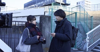 松村北斗＆今田美桜「白鳥とコウモリ」禁断のバディ誕生の撮影現場レポート＆メイキング写真