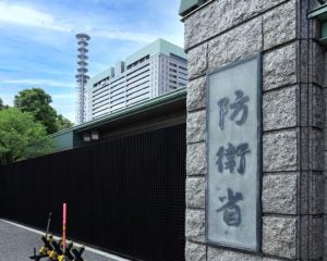 自衛隊の通信は“イーロン・マスク次第”になるのか。防衛白書が書かなかった依存の構造