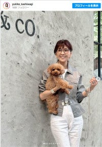 柏木由紀子78歳に見えない！ジャケット＆パンツ姿アクティブな“ワンコとお散歩”に反響