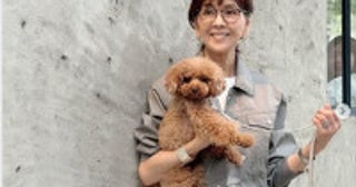 柏木由紀子78歳に見えない！ジャケット＆パンツ姿アクティブな“ワンコとお散歩”に反響
