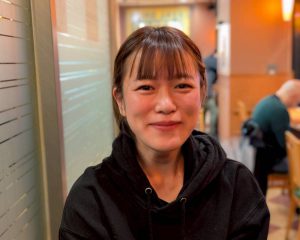 国立大卒の才媛がなぜ女王様に？壮絶な環境を「笑顔で生き抜く」32歳筋肉女子の半生