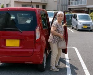 「ウチの駐車場を勝手に使っていた」隣人の年配女性に怒り心頭。防犯カメラの映像を突きつけた結果…／駐車違反の取り締まり、最近は増えたのか減ったのか調べてみた