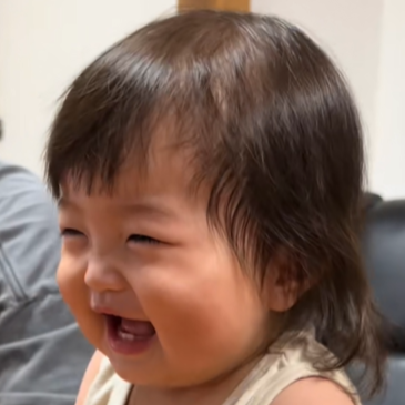 この声はクセになる！ パパがちょっかいかけたらツボに入っちゃった女の子の爆笑っぷりがスゴイ