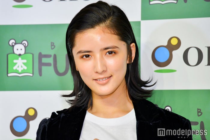 藤井萩花、双子とディズニー満喫ショット公開「どこを切り取っても絵になる」「靴下も髪型もおしゃれ」