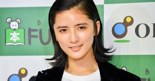 藤井萩花、双子とディズニー満喫ショット公開「どこを切り取っても絵になる」「靴下も髪型もおしゃれ」