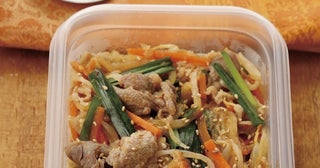 特別な調味料は不要！レンチンだけで作れる野菜たっぷり「プルコギ弁当」
