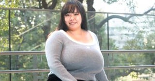 子どもに「デカい！」と叫ばれる…現役不動産営業、“胸が大きすぎる女性”の意外な日常