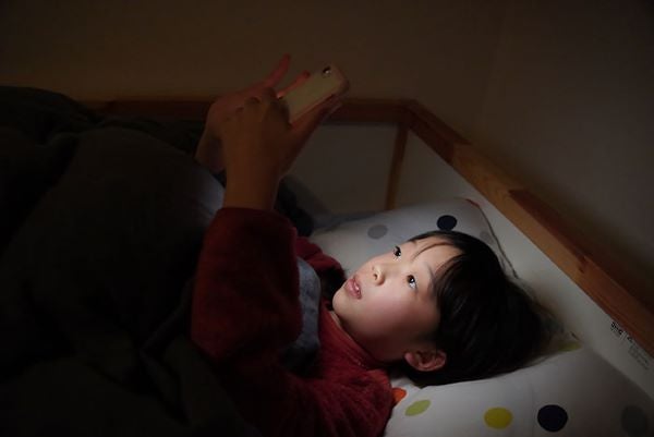 小中学生の21.1%が眠る直前までスマホ「ニフティキッズ」が睡眠に関する調査