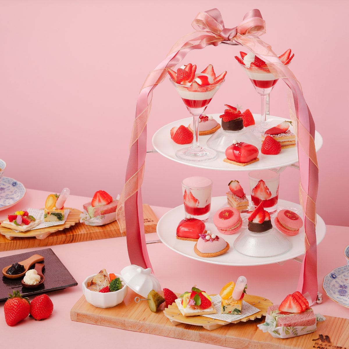 琵琶湖マリオットホテル「Strawberry Afternoon Tea」。滋賀県のオリジナルいちごを使用したチョコレートスイーツやミニパフェも