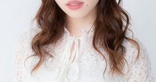 生太もも根元まであらわなVライン…元STU48・森香穂、ゴージャスな胸元に「そのスタイルもはや狂気」