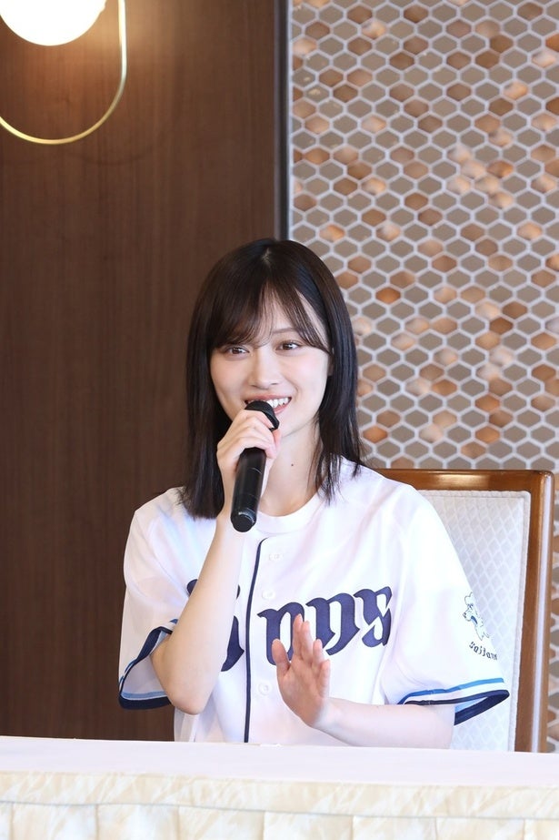 山下美月が主演舞台聖地をレオユニ姿で初訪問、琵琶湖の景色に「感無量です！」
