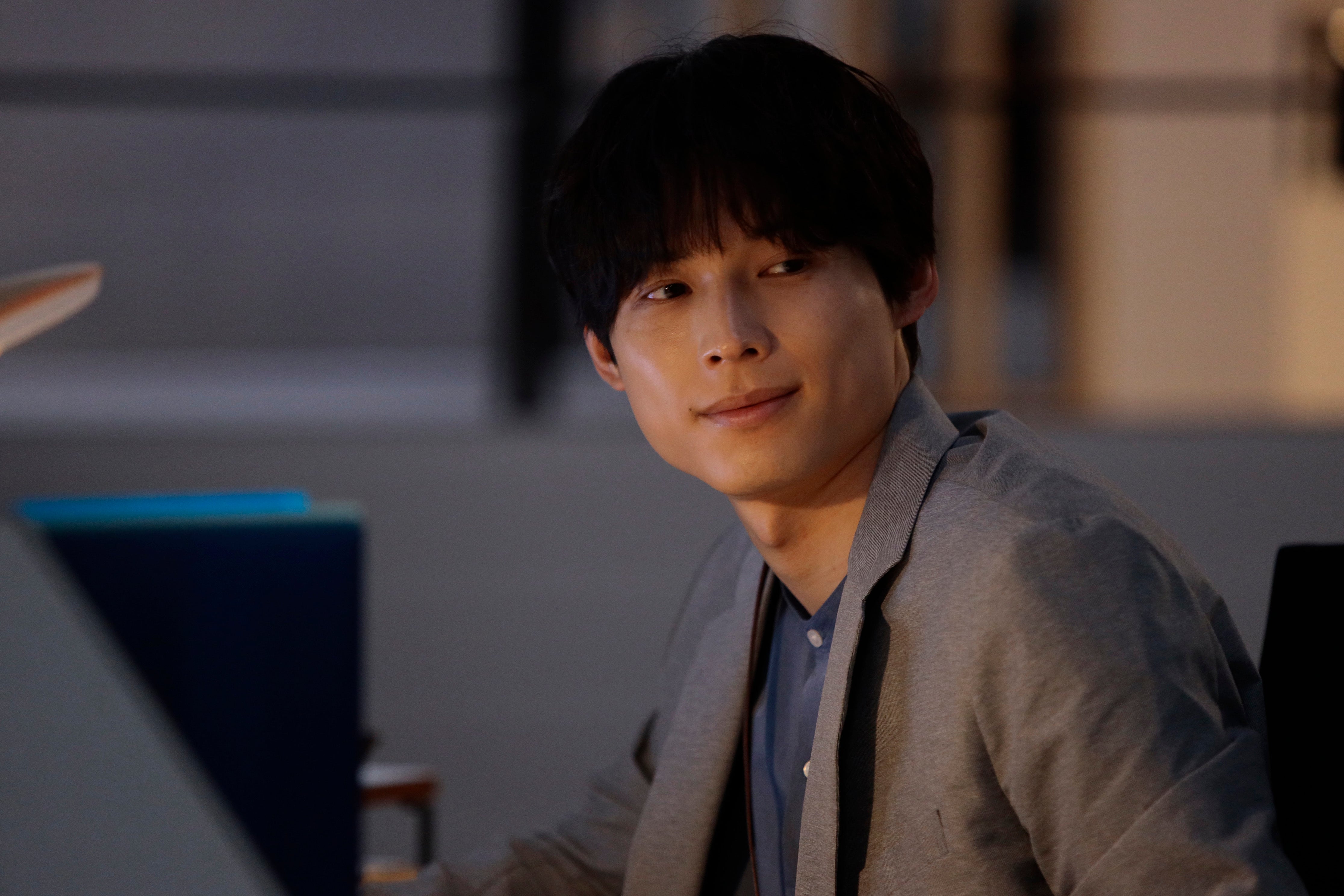 【本日放送】松村北斗主演ドラマ「告白25年目の秘密」第1話あらすじ＆新場面写真公開岡崎紗絵共演で贈る純愛と狂気の物語